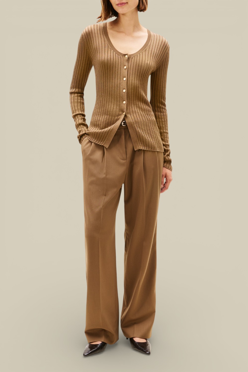 תמונת כל הלוק של קרדיגן ויסקוזה